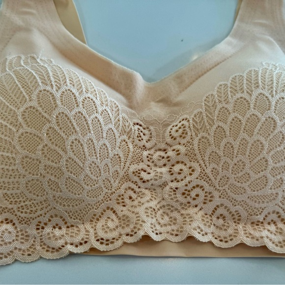 pretty stretch lace molded cup bras - two nude color for just $30 - Picture 2 of 3